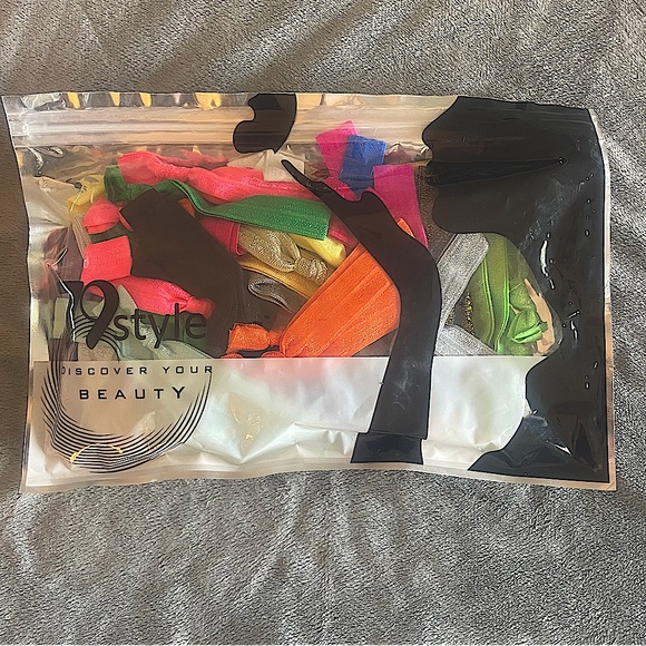 Multi Color Hair Ties 75 count In Total - Picture 1 of 2